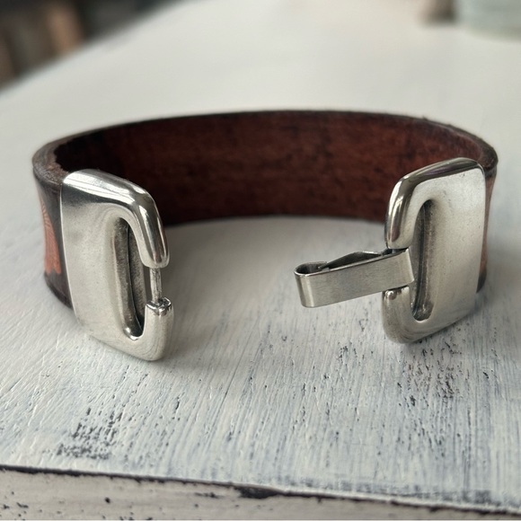 Unisex Wide Strap Leather Bracelet - Picture 4 of 7